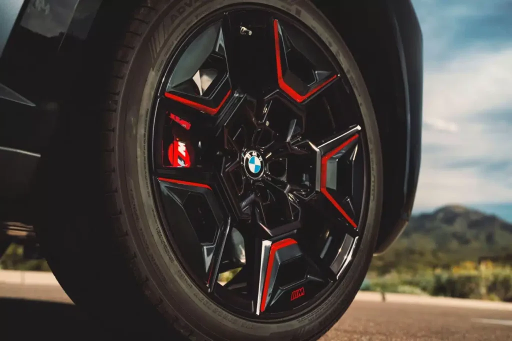 BMW XM Label Red 2024: priser och egenskaper