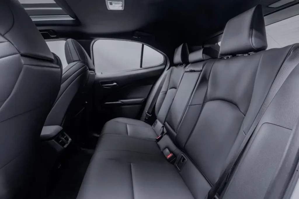 Lexus UX 250h 2024: priser och egenskaper